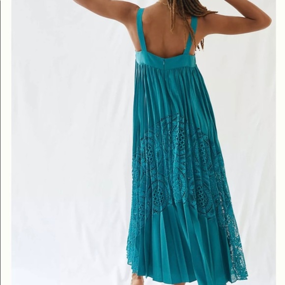 Pleated Lace Maxi Dress! Geisha Designs - Picture 4 of 4
